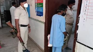 कटेया: चनावे मंडल कारा में बंद कैदी की बिगड़ी तबीयत, इलाज के लिए सदर अस्पताल में कराया गया भर्ती