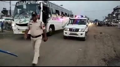 रायसेन: नगर में कोतवाली पुलिस ने निकाला फ्लैग मार्च, संदिग्धों से की पूछताछ