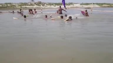 महनार: महनार में दो जगहों पर स्कूली बच्चों को दिया जा रहा तैराकी प्रशिक्षण, आठवें दिन मास्टर ट्रेनरों द्वारा दिया गया प्रशिक्षण