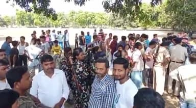 दरभंगा: शुभंकरपुर TOP थाना क्षेत्र के  रत्नोंपट्टी के आम के बगीचे में एक युवक का मिला पेड़ से लटकते हुए शव, मौके पर पहुंची पुलिस