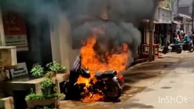 जगदलपुर: मेन रोड में खड़ी बुलेट में लगी आग