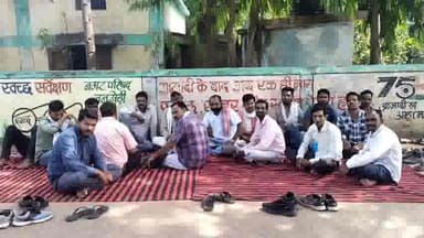 बीते दिनो हुई बारिश और ओलावृष्टि से बर्बाद हुई मूंग फसल के सर्वे की मांग को लेकर मजदूर संघ ने दिया संकेतिक एकदिवसीय धरना