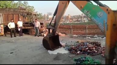 पटना ग्रामीण: ट्रांसपोर्ट नगर में जब्त किए गए शराब का किया गया विनष्टीकरण