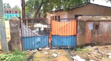 करपी: शहर तेलपा बाजार स्थित पशु अस्पताल में गिर रहा है नालियों का गंदा पानी, पशुपालक हो रहे हैं परेशान