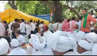 जंतर मंतर महिला पहलवानो के समर्थन मे हुई पंचायत मे शामिल हुए।
राजेन्द्र यादव
राष्ट्रीय अध्यक्ष
भारतीय  किसान संगठन
9911408800