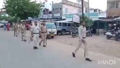 घुवारा: पुलिस ने घुवारा नगर में संयुक्त रूप से निकाला फ्लैग मार्च