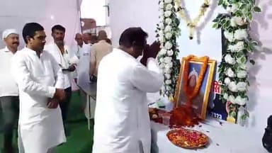 हिलसा: नौगढ़ गांव में मुखिया श्यामलाल प्रसाद के ब्रह्मभोज पर उनके तैल चित्र पर जनप्रतिनिधि ने पुष्प अर्पित की दी श्रद्धांजलि