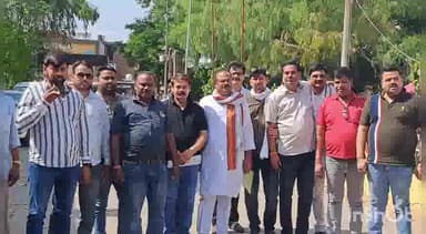 धौलपुर: कलेक्ट्रेट पर पार्षदों ने दिया ज्ञापन, पार्षदों ने नगर परिषद पर लगाए धांधली व अनियमितताओं के आरोप