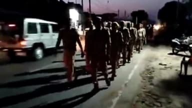 बलरामपुर: सीओ ललिया राधा रमण सिंह ने बीती देर रात्रि में हरैया थानाध्यक्ष मय पुलिस बल के साथ हर्रैया कस्बा में किया फ्लैग मार्च