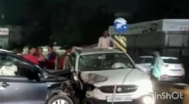 कानपुर: थाना नौबस्ता क्षेत्र के मछरिया चौराहे के पास दो कारे आपस में टकराई, 3-4 लोग मामूली रूप से हुए घायल, जांच में जुटी पुलिस