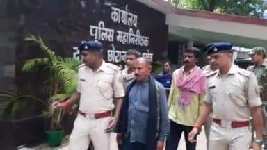 कांके: डोरंडा स्थित आईजी अभियान के कार्यालय में ₹10 लाख के इनामी नक्सली सहित पांच नक्सलियों ने किया सरेंडर