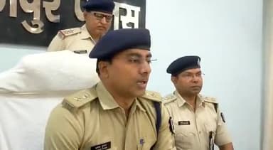 आरा: एसपी ऑफिस से भोजपुर एसपी ने विभिन्न कांडों के उद्भेदन को लेकर प्रेस कॉन्फ्रेंस कर गिरफ्तारी की जानकारी दी