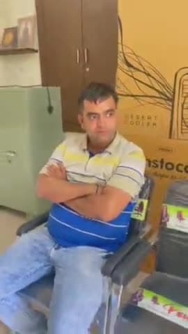 गिर्वा: शहर के फतहपुरा में आरएसईबी कार्यालय में तैनात जूनियर इंजीनियर को ₹5 हजार की​ रिश्वत के साथ किया गया गिरफ्तार