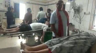 आरा: बारातियों से भरी गाड़ी सुहनी मोड़ के पास पलटी, 10 लोग हुए जख्मी