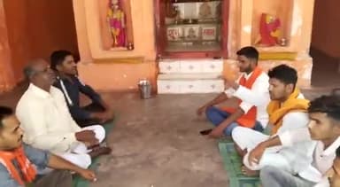 आज प्रखंड हलधर मऊ के 'बजरंग दल' टोली के द्वारा राम जानकी मंदिर बालपुर में सामूहिक 'हनुमान चालीसा' का पाठ किया गया