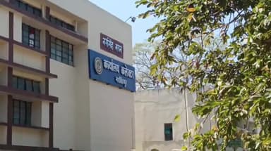 नरसिंहपुर: बेलखेड़ी शेड में गौशाला संचालन में सरपंच द्वारा खड़ी की जा रही परेशानी, महिलाओं ने कलेक्ट्रेट में कलेक्टर को दिया आवेदन