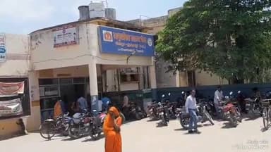 कादीपुर: दोस्तपुर सीएचसी के स्वीपर व चालक की हुई पिटाई, तीन नामजद व अन्य के खिलाफ मुकदमा हुआ दर्ज