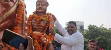 वीर शिरोमणि क्षत्रिय कुलभूषण सभी के दिलों पर राज करने वाले परमप्रतापी महाराजा महाराणा प्रताप जी के जन्मदिवस के अवसर पर समस्त देशवसियों को हार्दिक बधाई और शुभकामनाएं।
जिनकी #तलवार की छनक से, अकबर का दिल घबराता था ।
वो अजर अमर वो #शूरवीर, वो