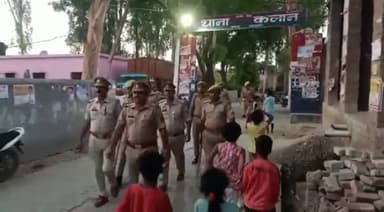 कलान: नगर पंचायत चुनाव को लेकर पुलिस ने नगर में निकाला फ्लैग मार्च लोगो को शांति व सुरक्षा व्यवस्था का दिलआया एहसास