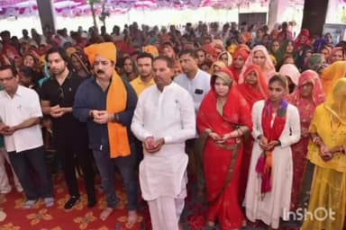 मण्डरायल: मंत्री प्रताप सिंह खाचरियावास ने मंडरायल के सेलीवाले हनुमान मंदिर पहुंचकर मंत्री रमेश चंद मीना के साथ सुनी रामकथा