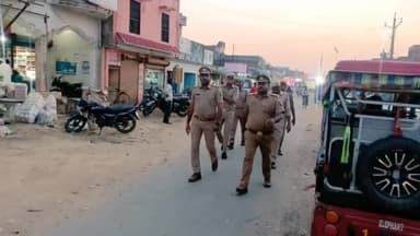 इकौना: एसपी के निर्देश पर पुलिस ने कटरा कस्बे में पैदल गश्त कर दिलाया सुरक्षा का एहसास