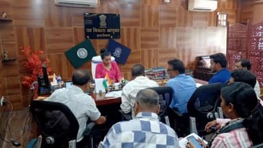 हज़ारीबाग: समाहरणालय सभागार में नगर निगम की समीक्षात्मक बैठक हुई आयोजित