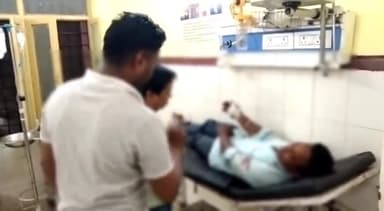 रायबरेली: गेंगासो के पास तेज रफ्तार अनियंत्रित पिकअप ने बाइक सवार व्यक्ति को कुचला, जिला अस्पताल में कराया गया भर्ती