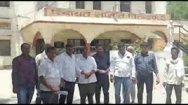 चित्तौड़गढ़: सरपंच संघ के बैनर तले सरपंचों ने पंचायत समिति सभागार में आयोजित बैठक का किया बहिष्कार, राज्य सरकार के खिलाफ की नारेबाजी