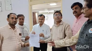 नटेरन: किसानों के कर्ज माफी के लिए शमशाबाद से भारतीय किसान संघ के सदस्यों ने CM के नाम कलेक्ट्रेट में कलेक्टर को दिया ज्ञापन