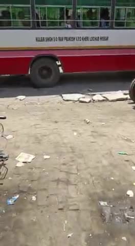 मतलोड़ा बस स्टैंड पर बहुत ज्यादा गहरे खड्डे हो गए थे जिनको NK समाज सेवा टीम ने खड्डो की भरपाई की #Madlouda #Panipat