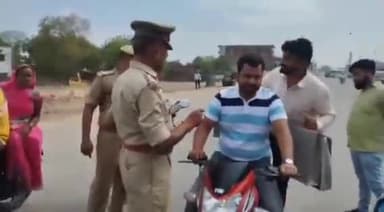 जौनपुर: हुसैनाबाद के जेसीज चौराहे पर यातायात पुलिस ने चलाया दोपहिया सघन चेकिंग अभियान, मौके पर 10 वाहनों का किया गया चालान