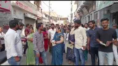 कन्नौज: शंख चिन्ह पर निर्दलीय प्रत्याशी मीना अग्निहोत्री ने शहर बाजार में किया जन संपर्क, निवर्तमान अध्यक्ष शैलेंद्र भी रहे साथ