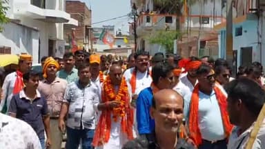 कन्नौज: शहर में बीजेपी प्रत्याशी उषा दीक्षित के समर्थन में निकली पद यात्रा, सांसद सुब्रत पाठक और मंत्री अरुण असीम भी हुए शामिल