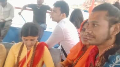 कथा व्यास जी।
ऋषि कन्याएं देवी प्रज्ञा गायत्री एवं पल्लवी गायत्री जी।
वृंदावन में जमुना महारानी जी के पवन दर्शन।।