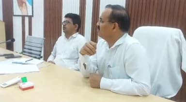 कन्नौज: नगर निकाय चुनाव में कोई व्यक्ति अगर बाधा पहुंचाता है तो उस पर कड़ी कार्यवाही की जाएगी डीएम शुभ्रान्त कुमार शुक्ला.