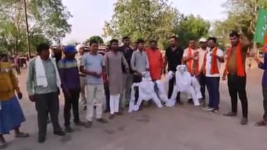 बेमेतरा: प्रदेश में हुए शराब घोटाला के विरोध में भाजपा नेता गजेंद्र साहू के नेतृत्व में ठोलिया में कवासी लखमा का फुका गया पुतला