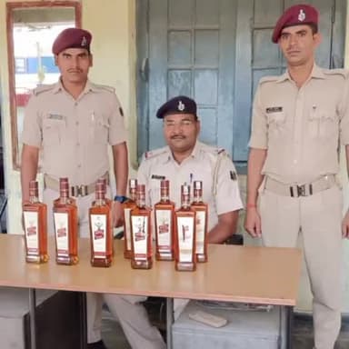 सोनपुर: जीआरपी ने ट्रेन से अंग्रेजी शराब को सोनपुर स्टेशन से किया बरामद