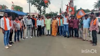 भाजपाइयों ने शराब घोटाला को लेकर भानपुरी बस स्टैंड में मुख्यमंत्री का किया पुतला दहन, जिला पंचायत अध्यक्ष रहे मौजूद