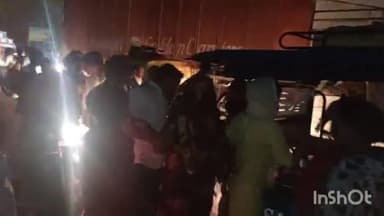 एटा: शिकोहाबाद रोड पर कबार हाउस के सामने ई-रिक्शा ने तोड़ी स्कॉर्पियो की लाइट, जमकर हुआ बवाल