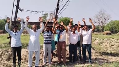 लक्ष्मणगढ़: लक्ष्मणगढ़ के फकीर मोहल्ले में लगे ट्रांसफार्मर को दूसरी जगह शिफ़्ट करने के विरोध में लोगों ने किया विरोध प्रदर्शन