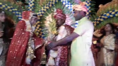 शुभ विवाह में दुल्हन और दूल्हे को पेड़ देकर सम्मानित किया हर हर महादेव