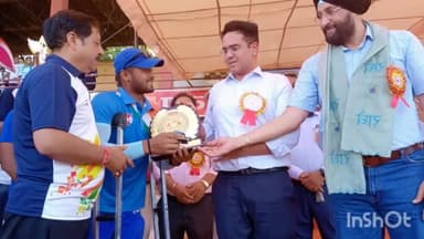 आगरा: सदर बाजार स्थित एक्लव्य स्पोर्ट्स स्टेडियम में जिलाधिकारी नवनीत चहल ने खेलों इंडिया टोर्च रिले कार्यक़म का किया समापन।