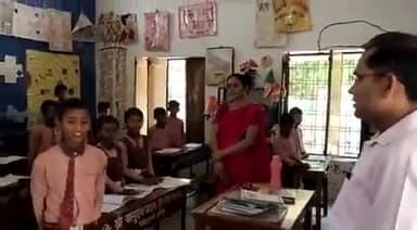 डीएम ने कई प्राथमिक विद्यालयों का किया निरीक्षण