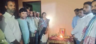 चितरपुर: बारलौंग में कांग्रेस कार्यकर्ता के पिता के श्राद्ध कार्यक्रम में शामिल हुए पूर्व विधायक ममता देवी एवं पूर्व प्रत्याशी