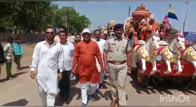 हटा: गैसाबाद में पंचकल्याणक महोत्सव में आज भगवान श्रीजी के जन्मोत्सव पर निकाली गई भव्य शोभायात्रा, पुलिस अमला रहा मौजूद