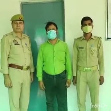 हापुड़: गांव असौड़ा से पुलिस ने न्यायालय के निर्देशों का उल्लंघन कर रहे ज़िला बदर अभियुक्त को गिरफ्तार कर की वैधानिक कार्रवाई