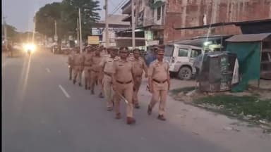 बलरामपुर: कोतवाली नगर एवं अन्य थाना क्षेत्र में पुलिस ने की सायं कालीन पैदल गश्त, की गई संदिग्ध व्यक्ति व वाहनों की चेकिंग