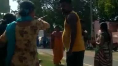 कांके: धुर्वा क्षेत्र में पानी के विवाद को लेकर दबंग ने मां-बेटी के साथ की मारपीट, वीडियो आया सामने