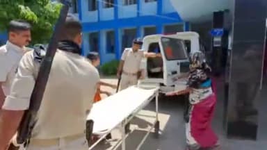 लखीसराय: शहीद द्वार के समीप सड़क पर बेहोश होकर गिरी महिला, कवैया थाना की पुलिस ने इलाज के लिए पहुंचाया सदर अस्पताल