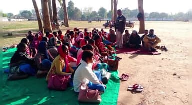 लोहरदगा: समाहरणालय मैदान में जिला दिव्यांग संघ ने बैठक आयोजित कर CS से मिलकर स्वास्थ्य सुविधाओं की मांग किए जाने की बनाई रणनीति